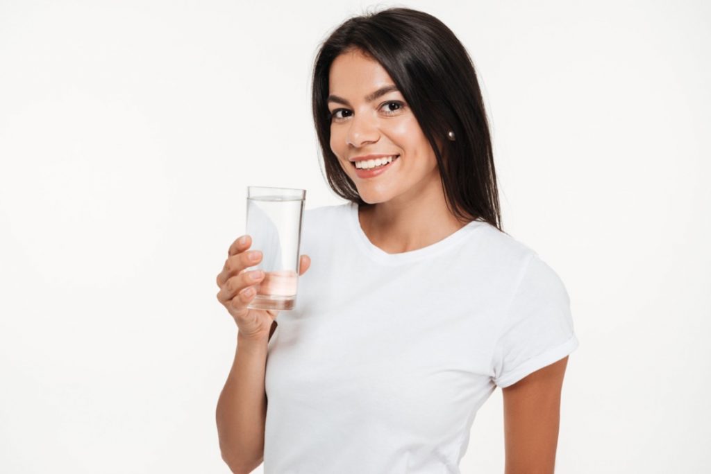 drinking healthy water